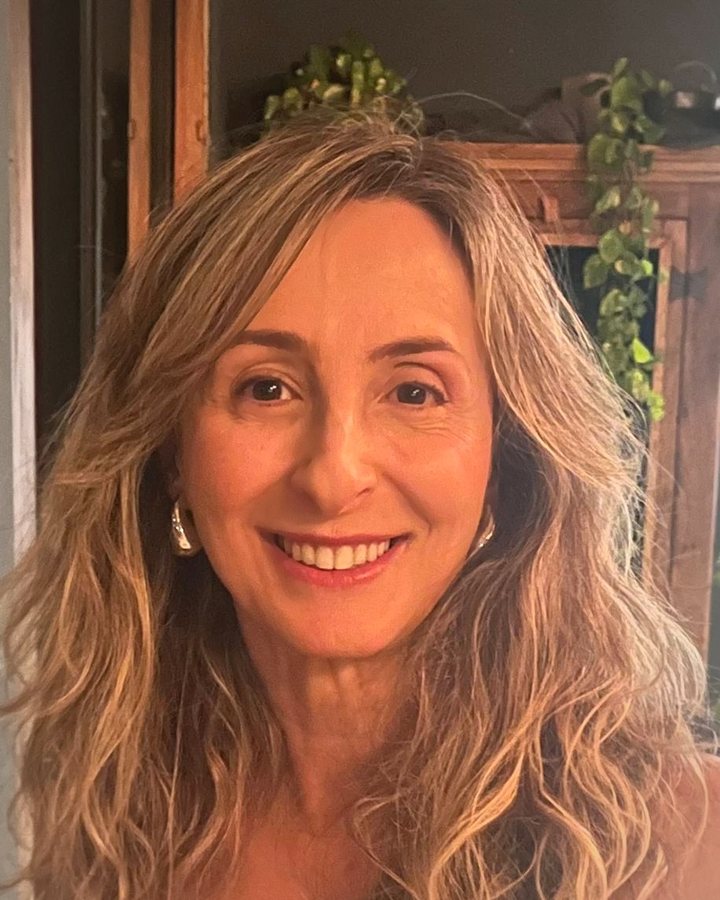 Retrato de Adriana Cunha, sorrindo